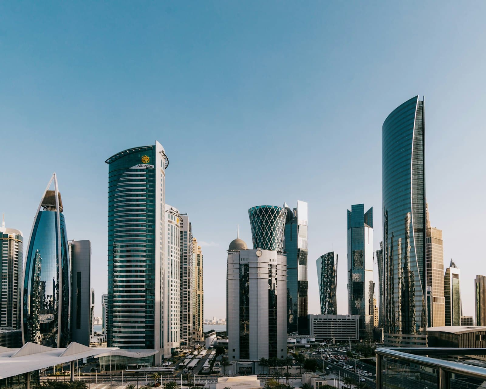 How Real Estate Commission Works in Qatar, and What Drives Agent Income